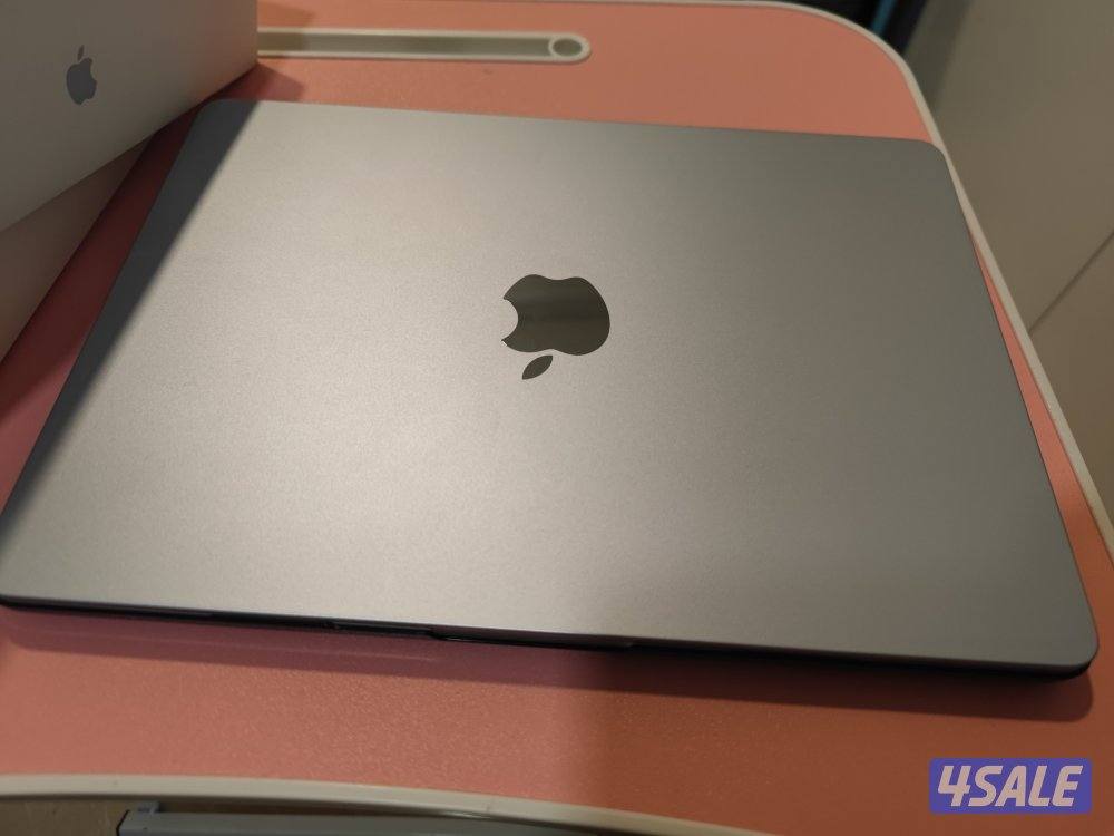 MacBook Air m4 16GB ram 260 GB storage is the new I was only using one0