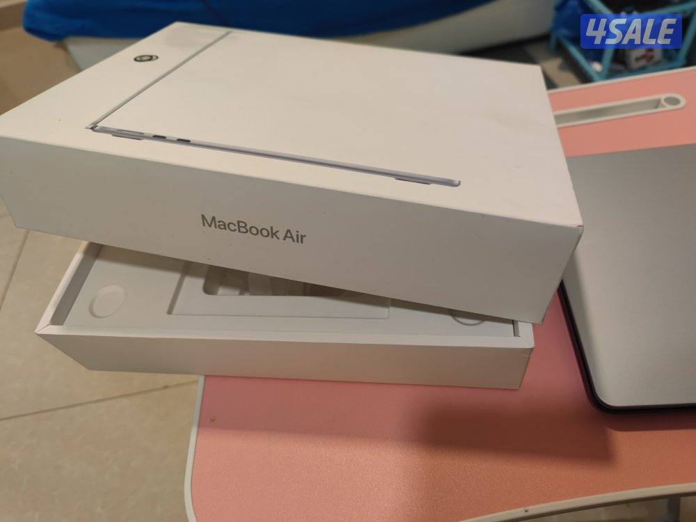 MacBook Air m4 16GB ram 260 GB storage is the new I was only using one1