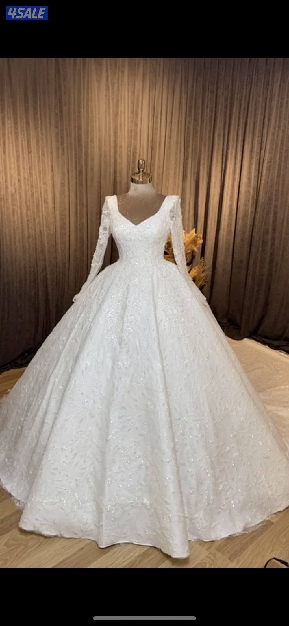 فستان عروس مصمم مع جيبون وطرحه وكاب نظيف جدا الاتصال للجادين0