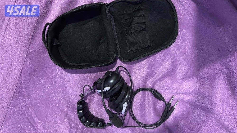Pooley's general aviation headset , CRP-5, kneepad0
