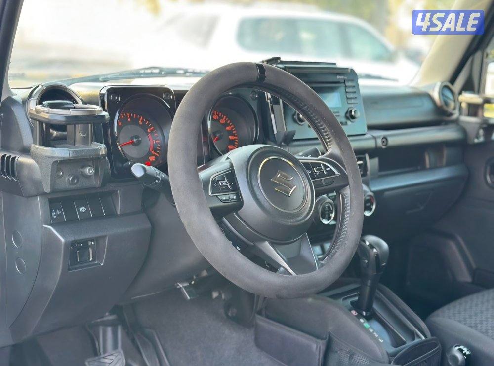 سوزوكي جيمني 2025 باب واحد عداد :9600 سيرفس منتظم تحت الكفاله 
خاليه م6