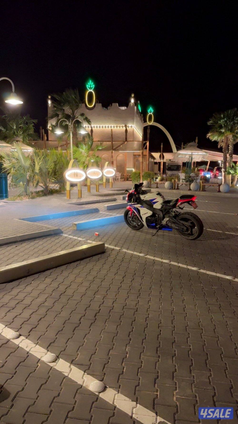 للبيع سي بي ار ١٠٠٠ ار ار ٢٠١٠ بيمه سنه كفرات وسيرفس جديد3