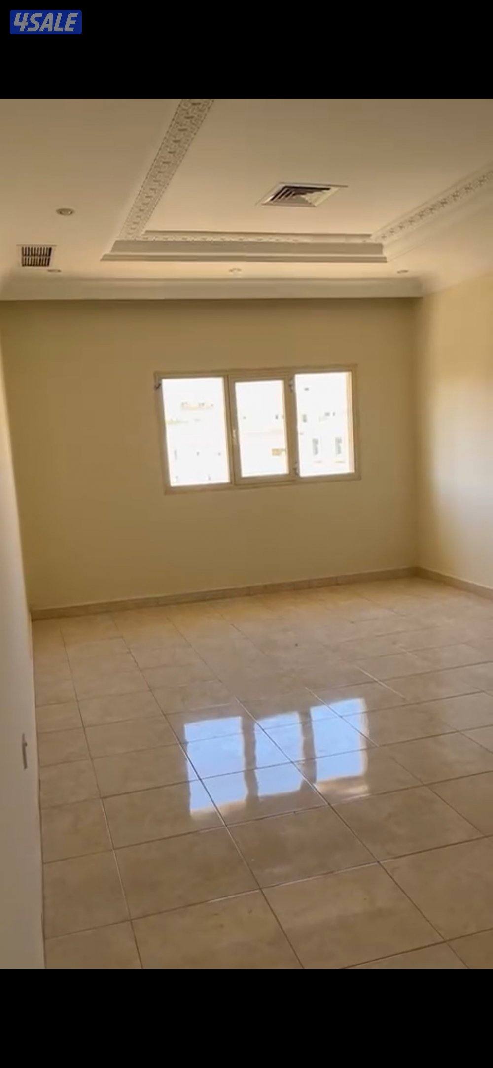 شقه ٣ غرف +غرفه مدبره منزل + حمامين + صاله + مطبخ ( غرفه منهم ماستر)4