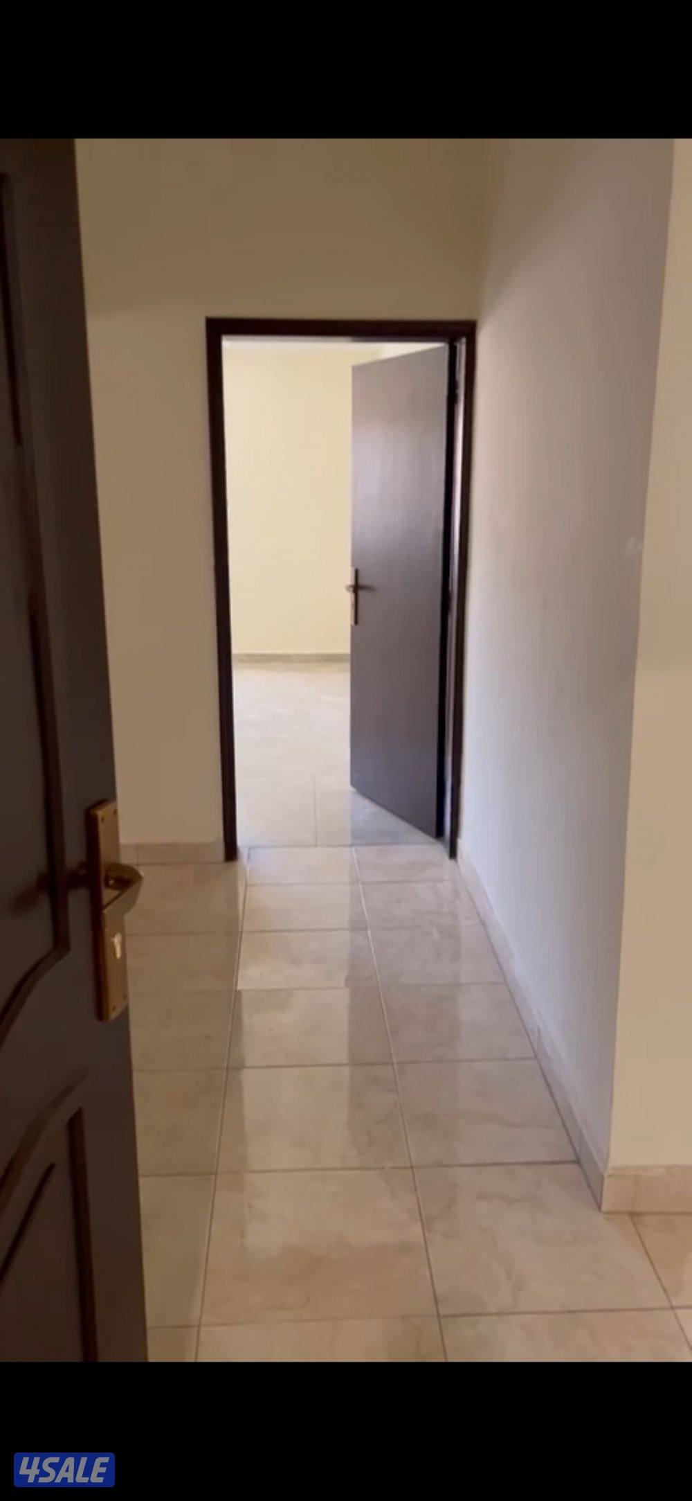 شقه ٣ غرف +غرفه مدبره منزل + حمامين + صاله + مطبخ ( غرفه منهم ماستر)5