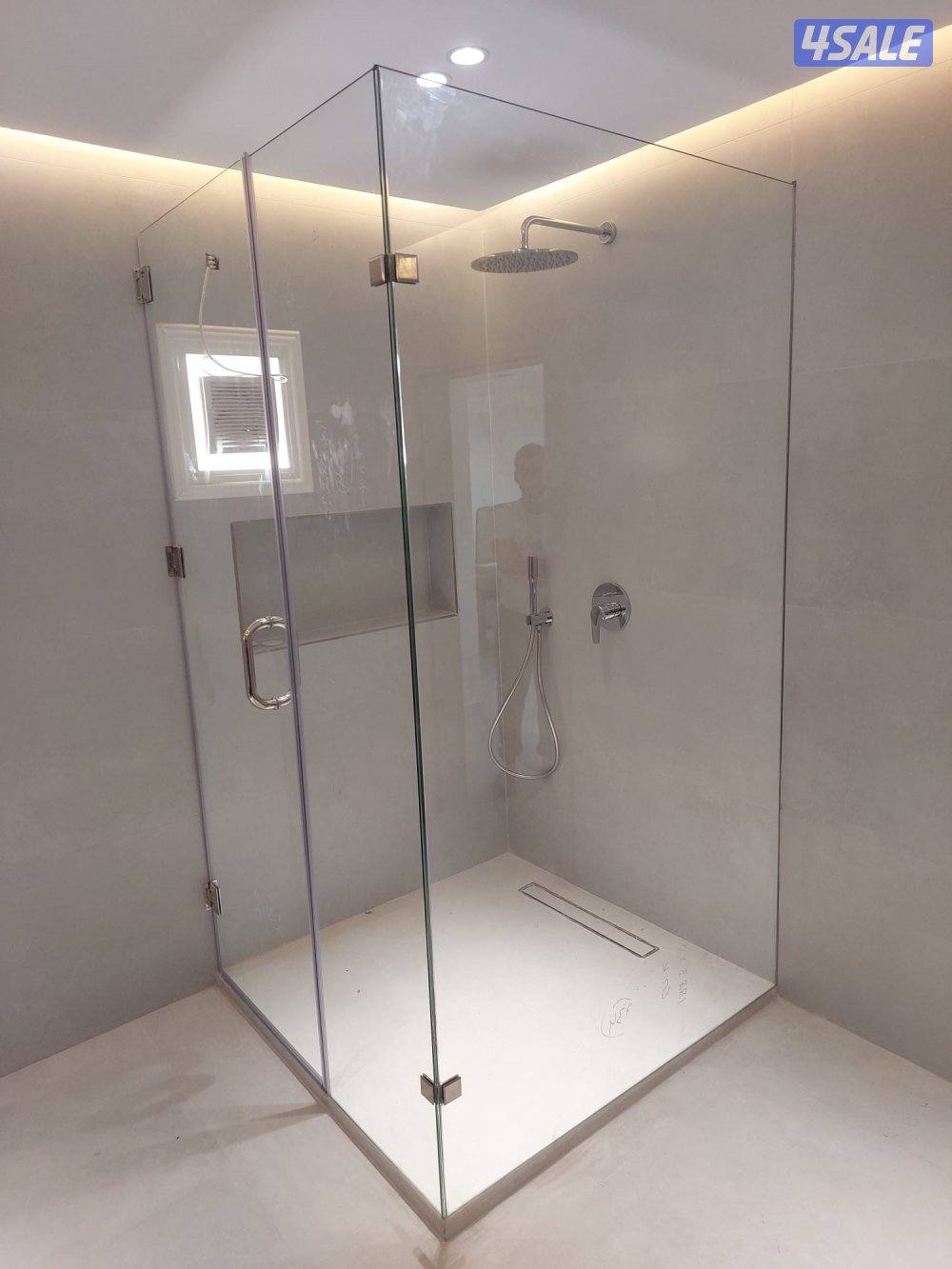 فني زجاج ومرايا وشاور بكس وطاولات طعام وتركيب جميع انواع الزجاج0