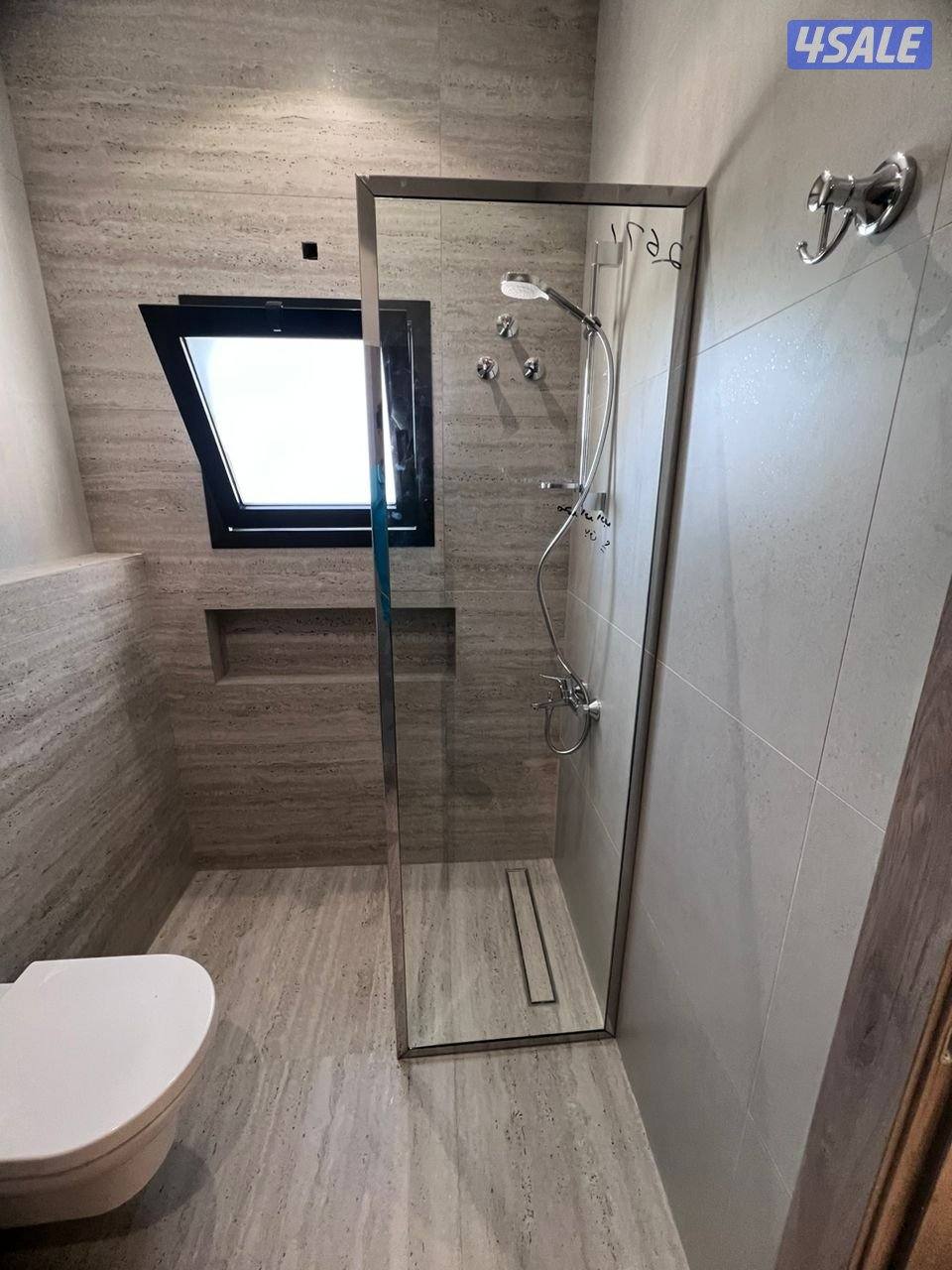 فني زجاج ومرايا وشاور بكس وطاولات طعام وتركيب جميع انواع الزجاج4