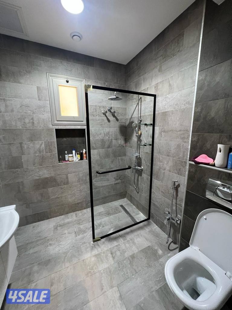 فني زجاج ومرايا وشاور بكس وطاولات طعام وتركيب جميع انواع الزجاج5