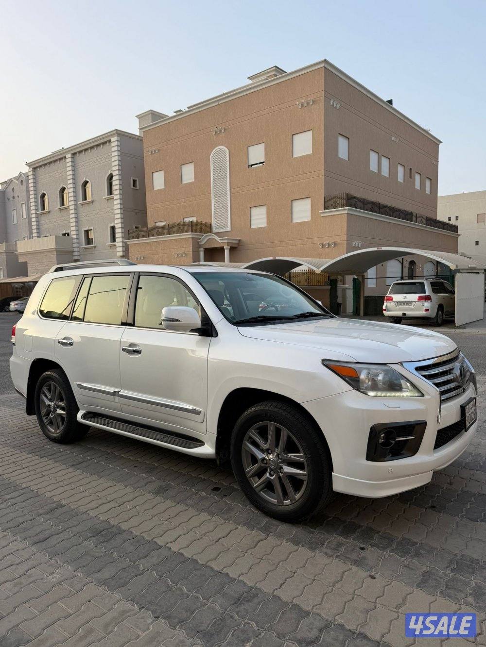 للبيع لكزس 2013 صبغ الوكاله0