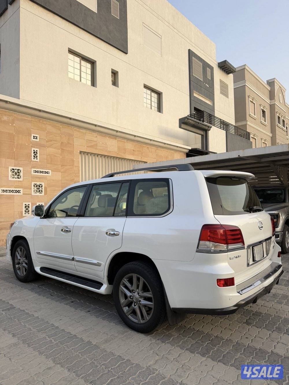 للبيع لكزس 2013 صبغ الوكاله3