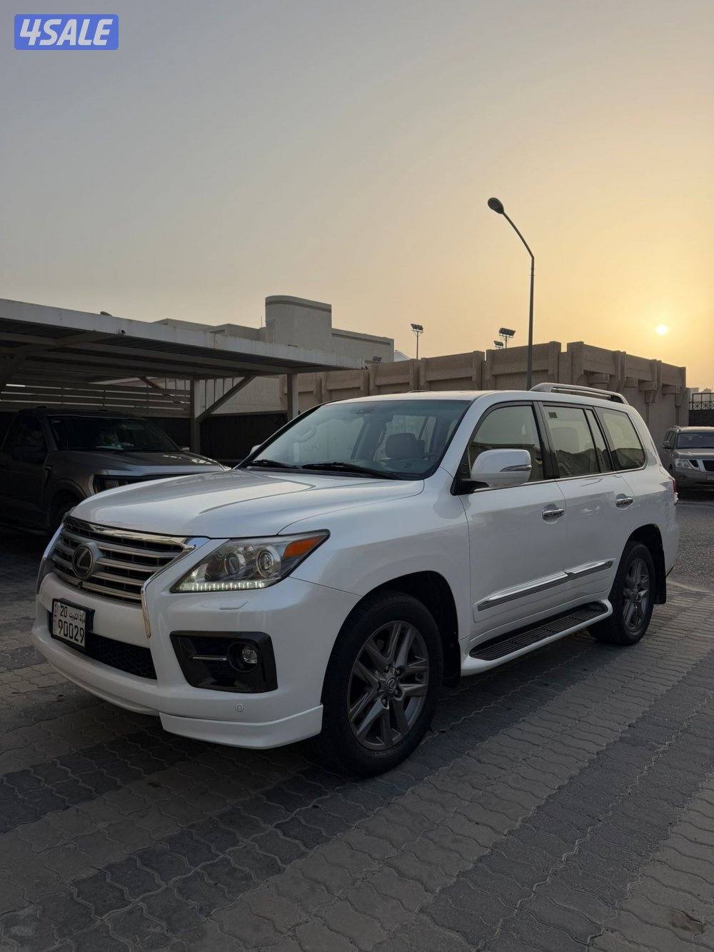 للبيع لكزس 2013 صبغ الوكاله5