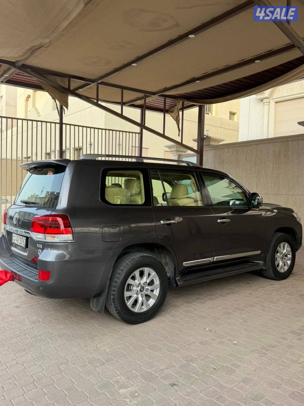 لاند كروزر 2016 عداده 220 صبغ الوكاله3