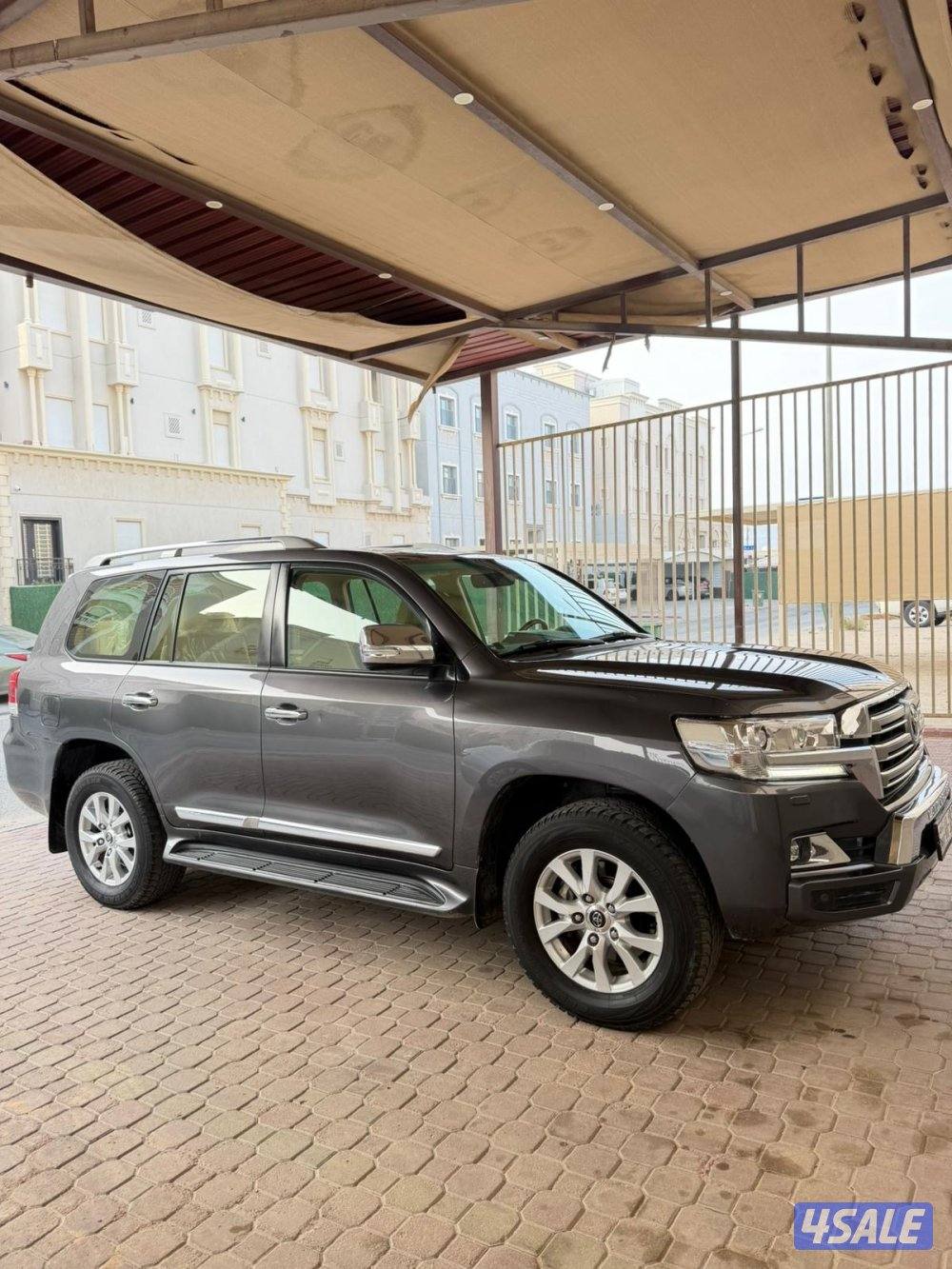 لاند كروزر 2016 عداده 220 صبغ الوكاله5