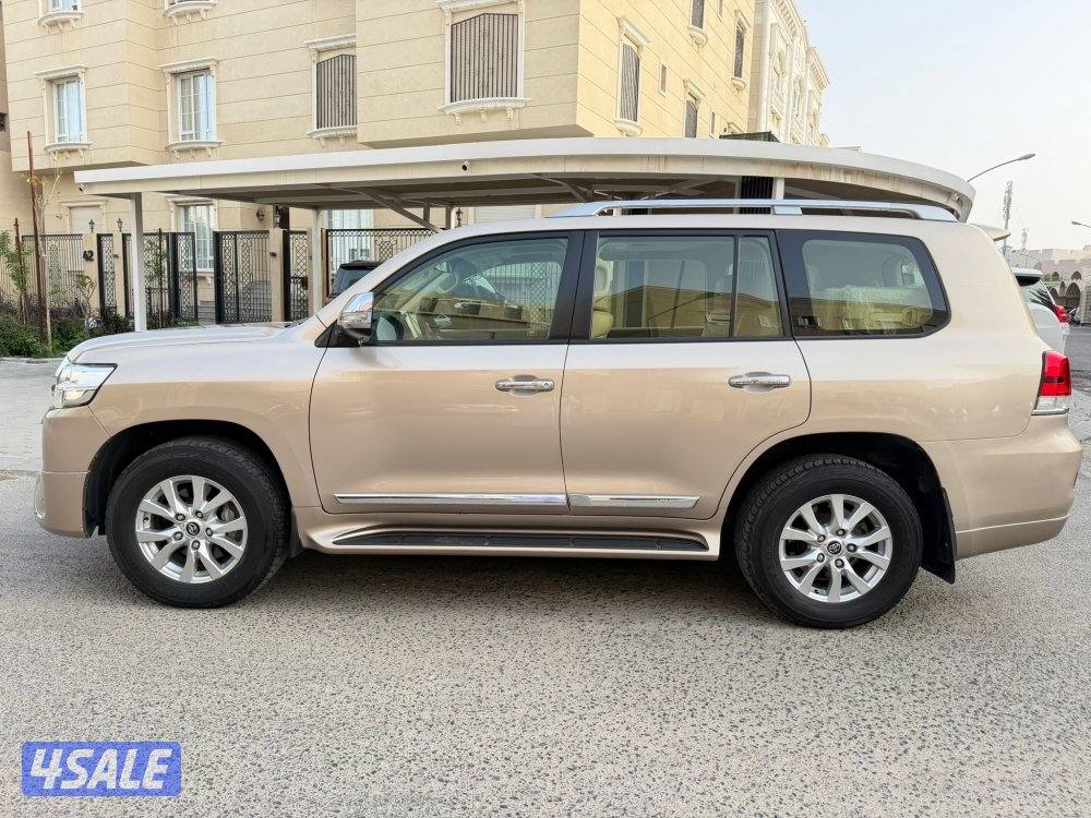 للبيع لاند كروزر  صبغ الوكاله عداده 1871
