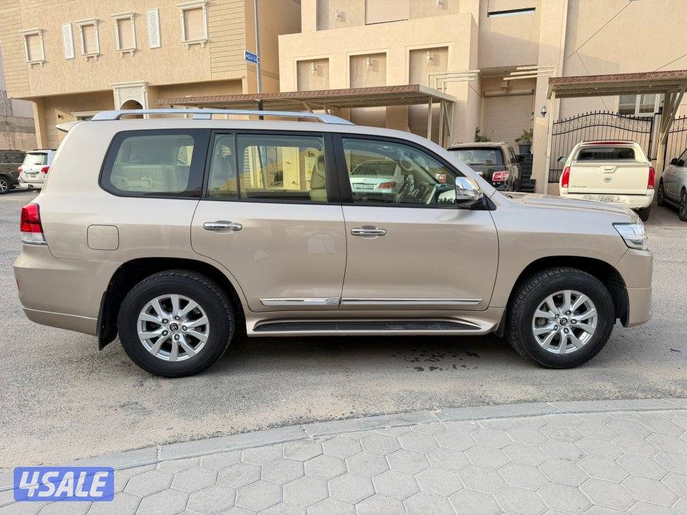 للبيع لاند كروزر  صبغ الوكاله عداده 1874