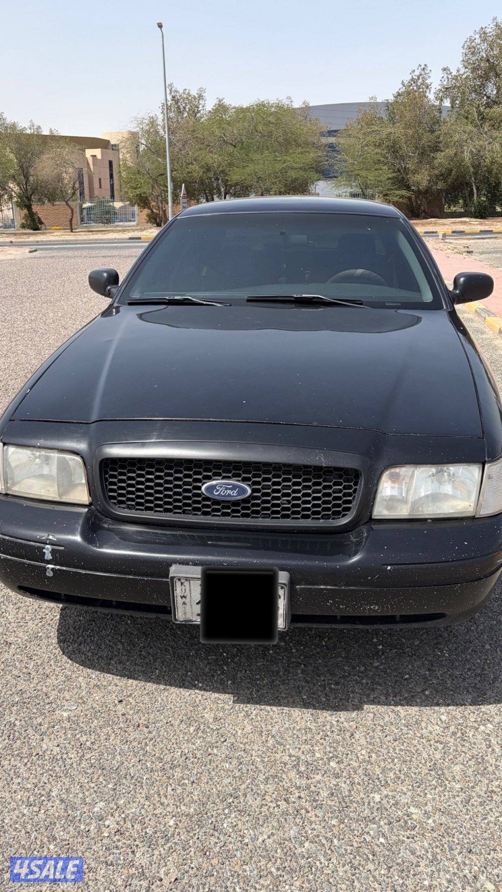 للبيع فورد فكتوريا 2009 دورية أصلي وارد كندا بحالة ممتازة ،1