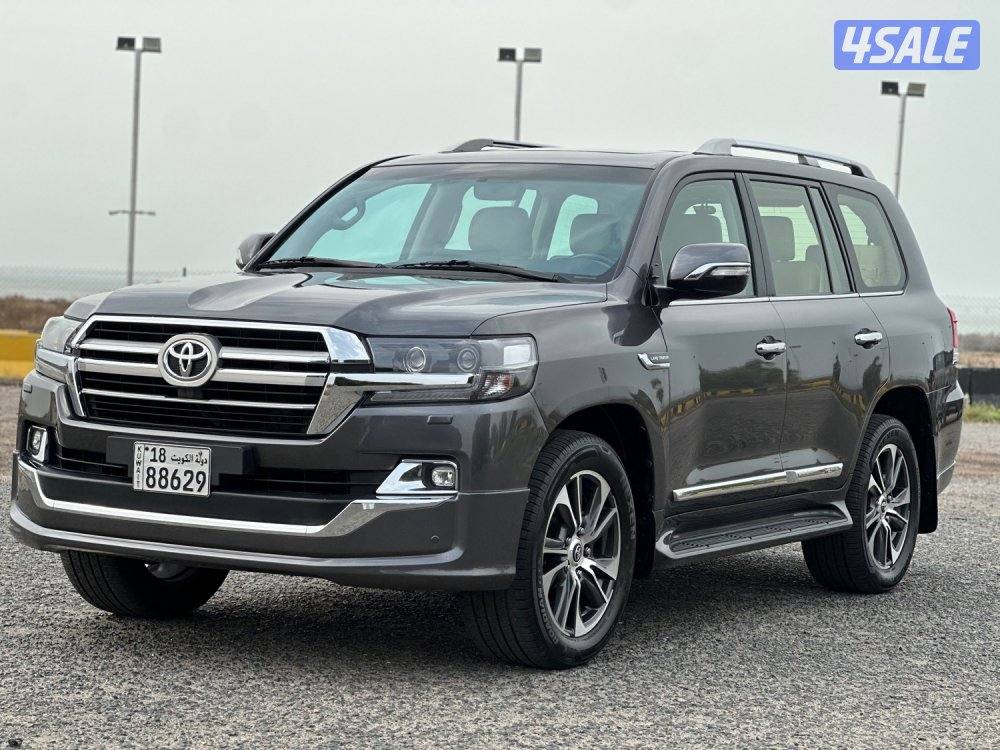 للبيع لاندكروزر جراند تورنج ماشي ١٦٠ الف كيلو0