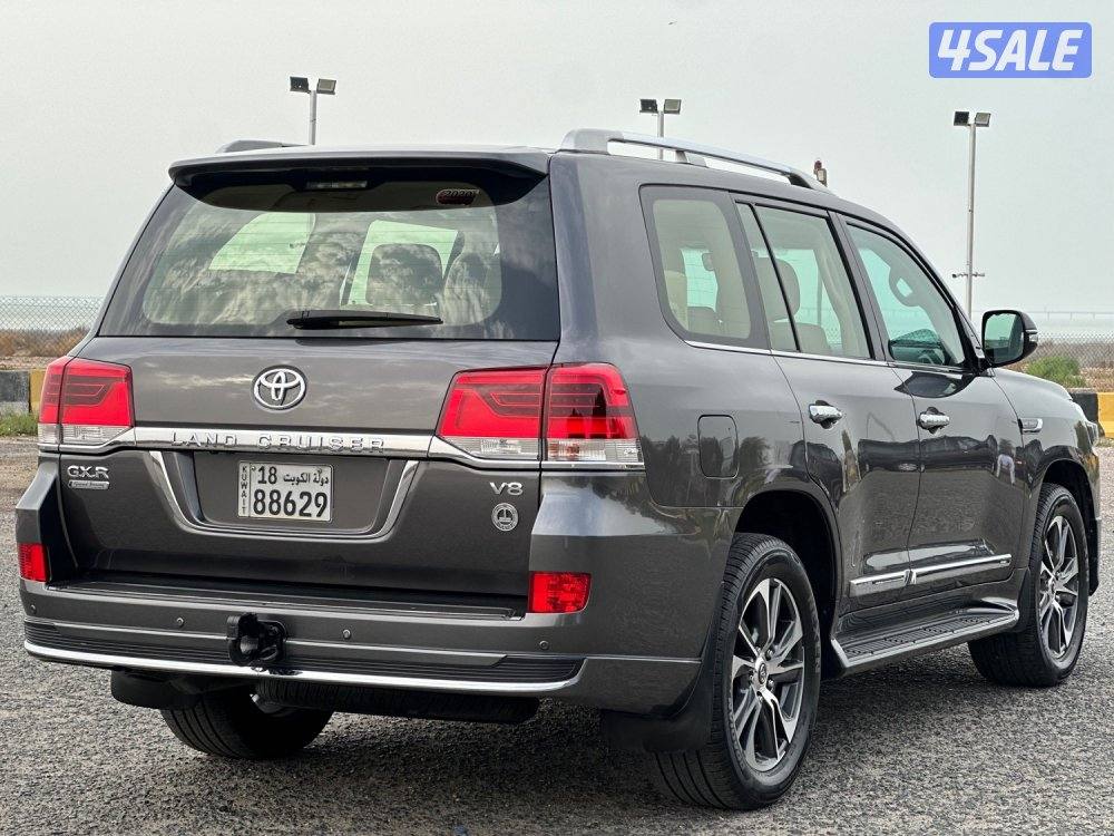 للبيع لاندكروزر جراند تورنج ماشي ١٦٠ الف كيلو3