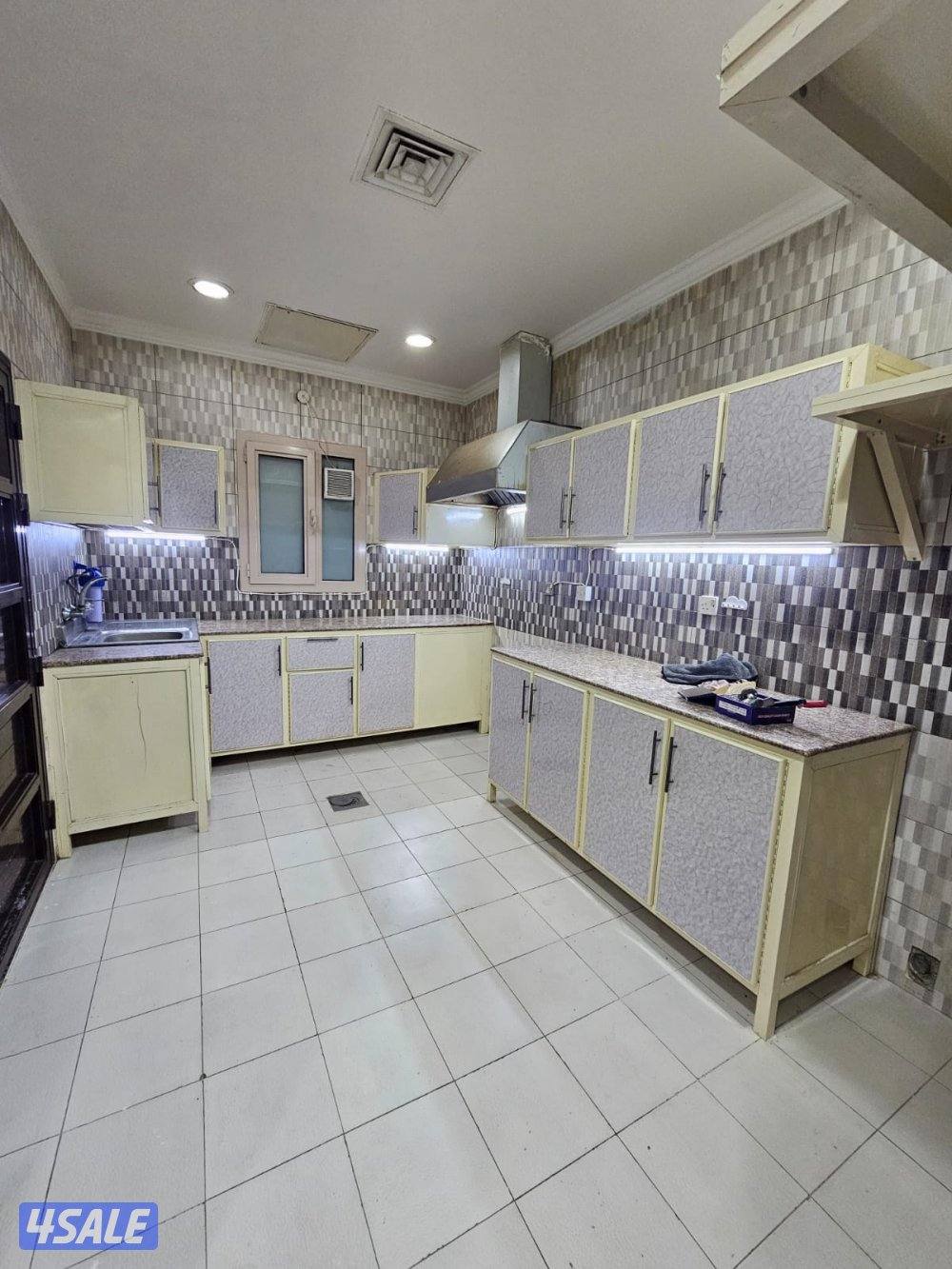 للايجار شقه بالصباحيه ق ٢ و ٣4