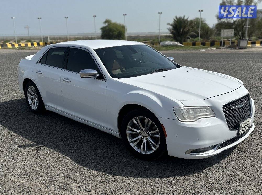 للبيع كرايسلر 2017 بحالة ممتازة4