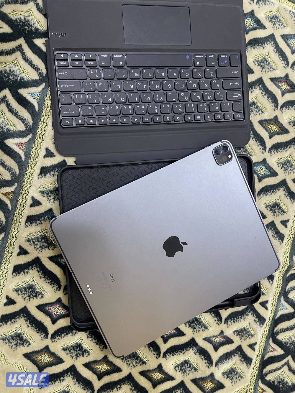 ايباد ابل برو 12.9 انش 128 قيقا شريحة بطارية 100 مع كيبورد0