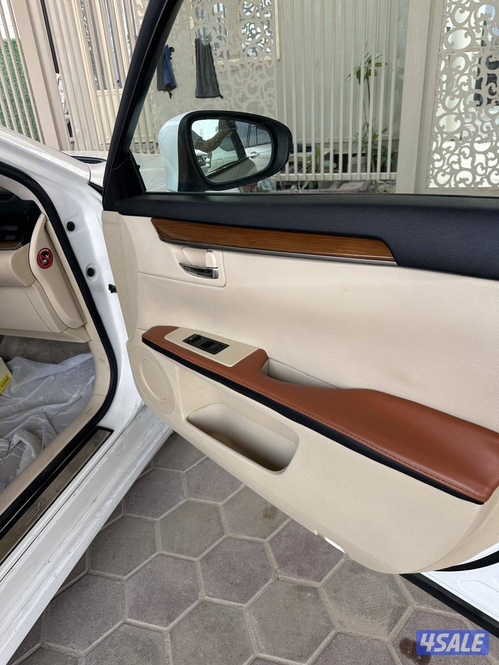 للبيع لكزس. 2013  ماشي ٢٨٦شرط وكاله5