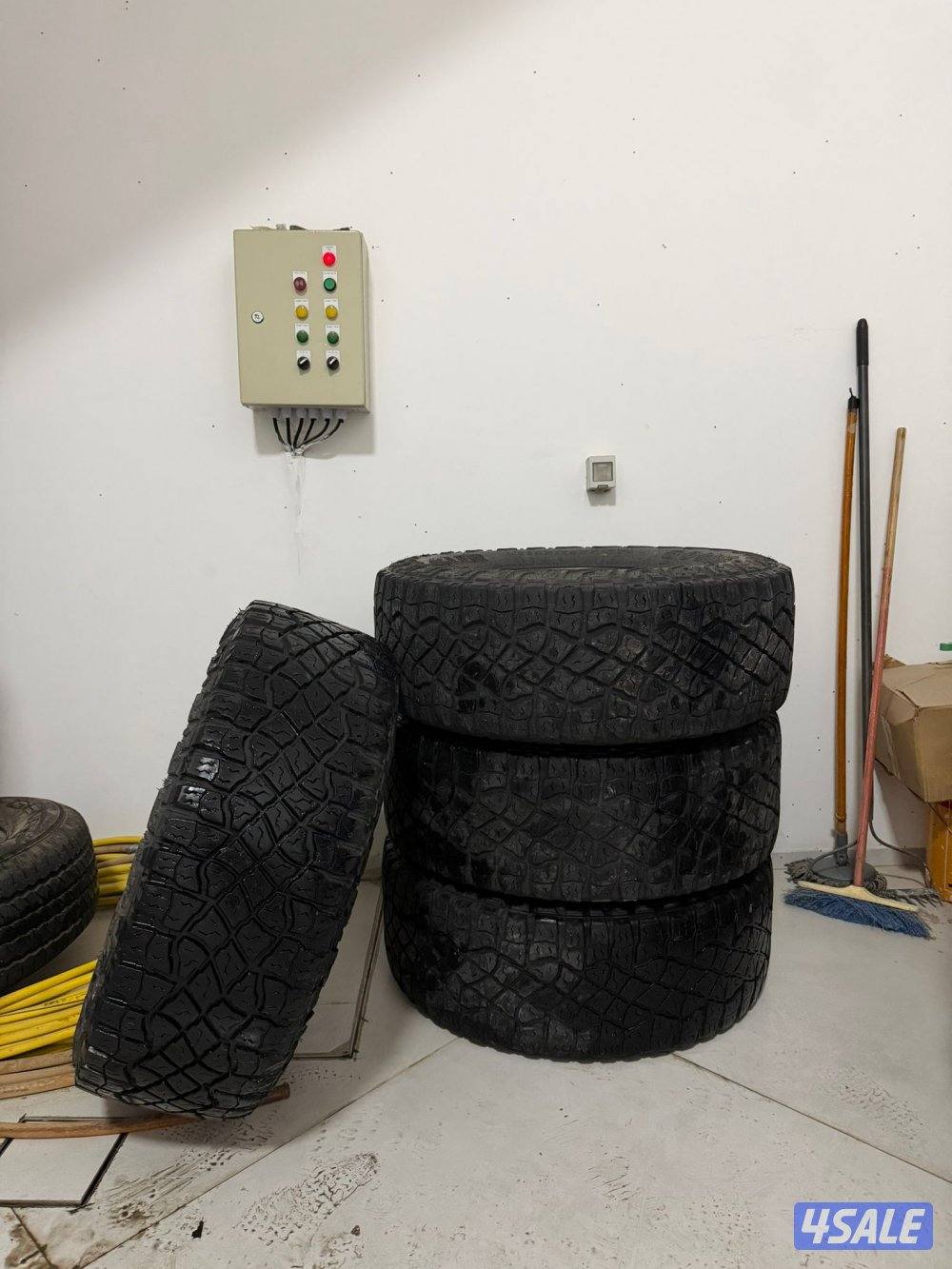 للبيع تواير Good year حجم325/65/180