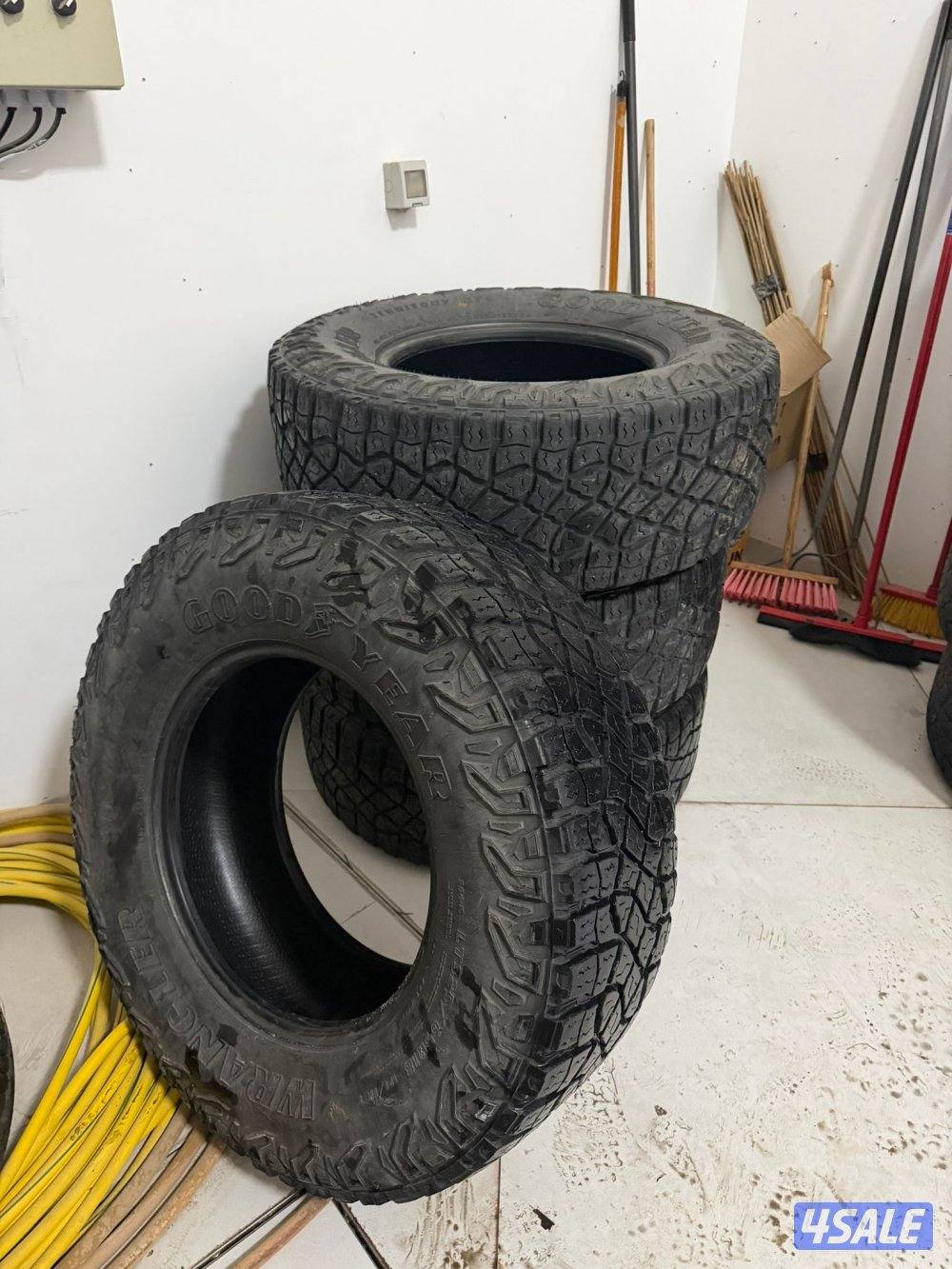 للبيع تواير Good year حجم325/65/182