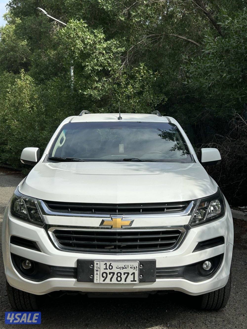 للبيع تريل بليز شفر لون ابيض نظيف جدا ممشى قليل 30 الف0