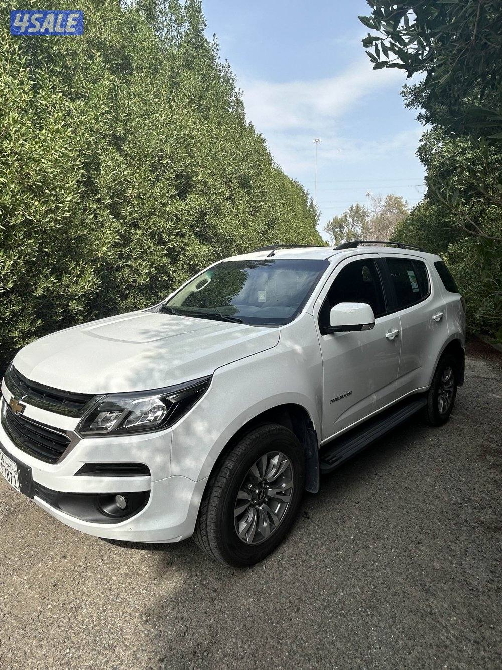 للبيع تريل بليز شفر لون ابيض نظيف جدا ممشى قليل 30 الف1