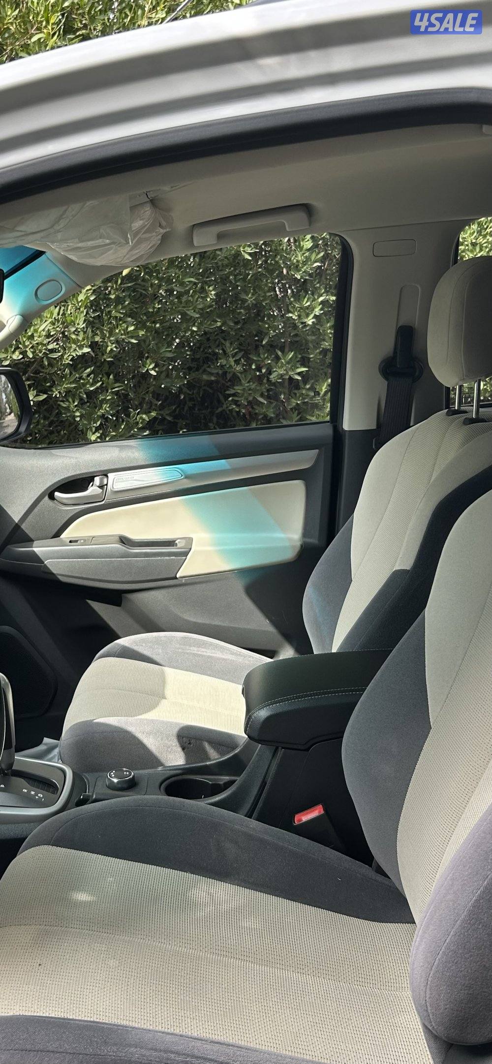 للبيع تريل بليز شفر لون ابيض نظيف جدا ممشى قليل 30 الف6