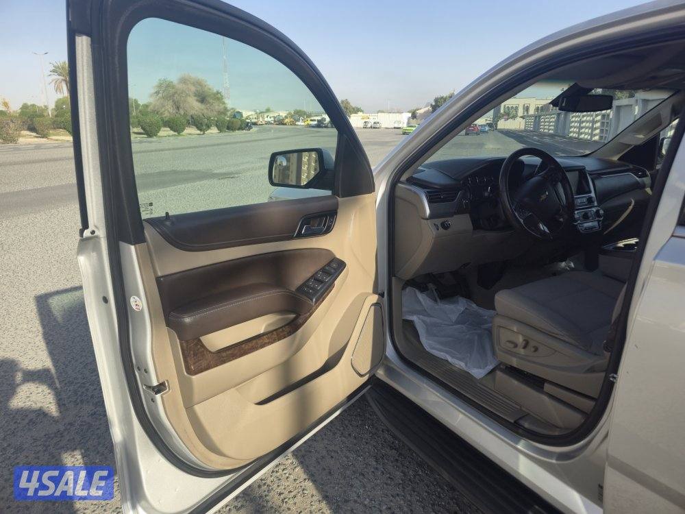 Chevrolet Suburban 2017 model 83000 km silver colour v88