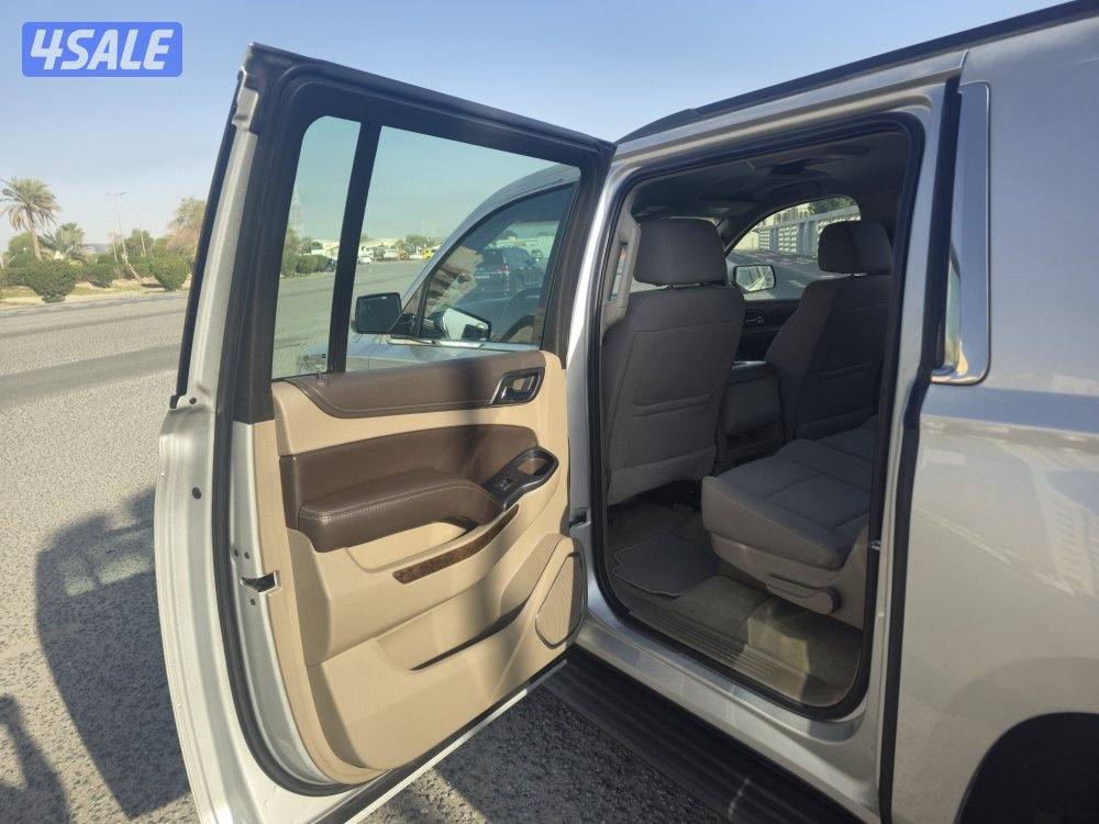 Chevrolet Suburban 2017 model 83000 km silver colour v811