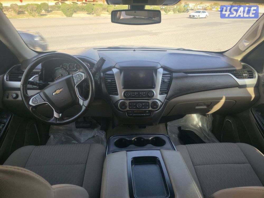 Chevrolet Suburban 2017 model 83000 km silver colour v812