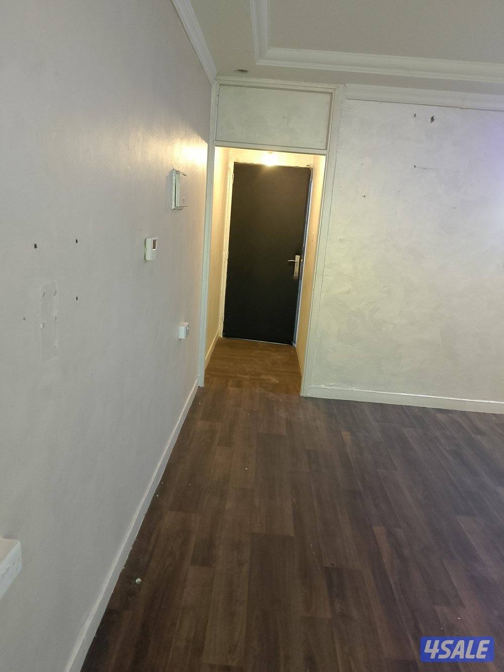 شقه للايجار بحولي غرفه وصاله وحمام ومطبخ2