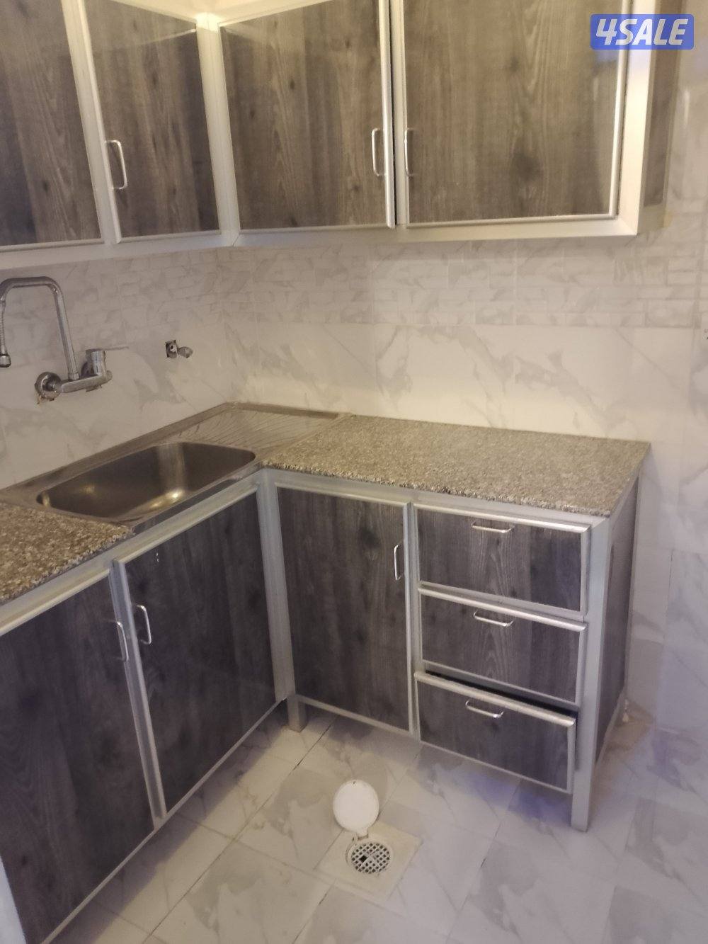 شقه للايجار بحولي غرفه وصاله وحمام ومطبخ8