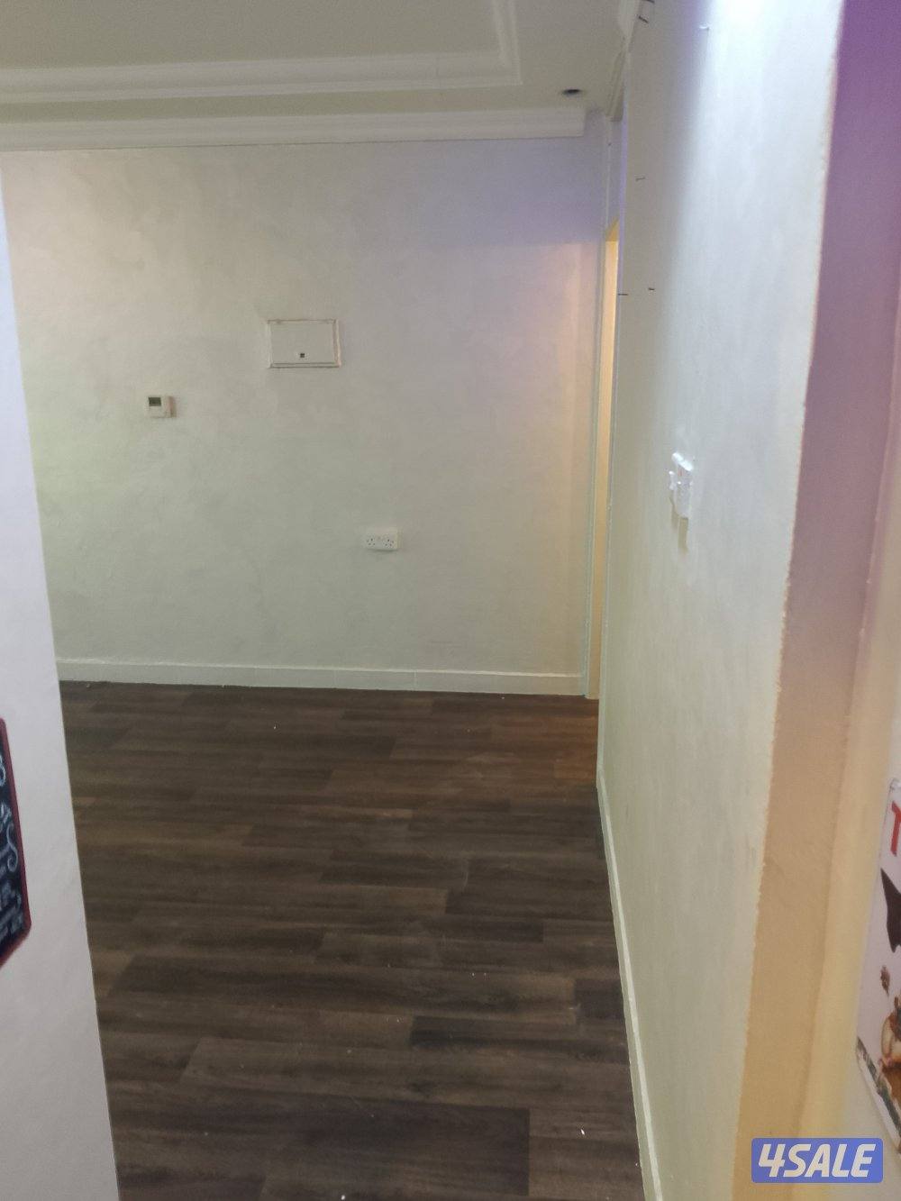 شقه للايجار بحولي غرفه وصاله وحمام ومطبخ9