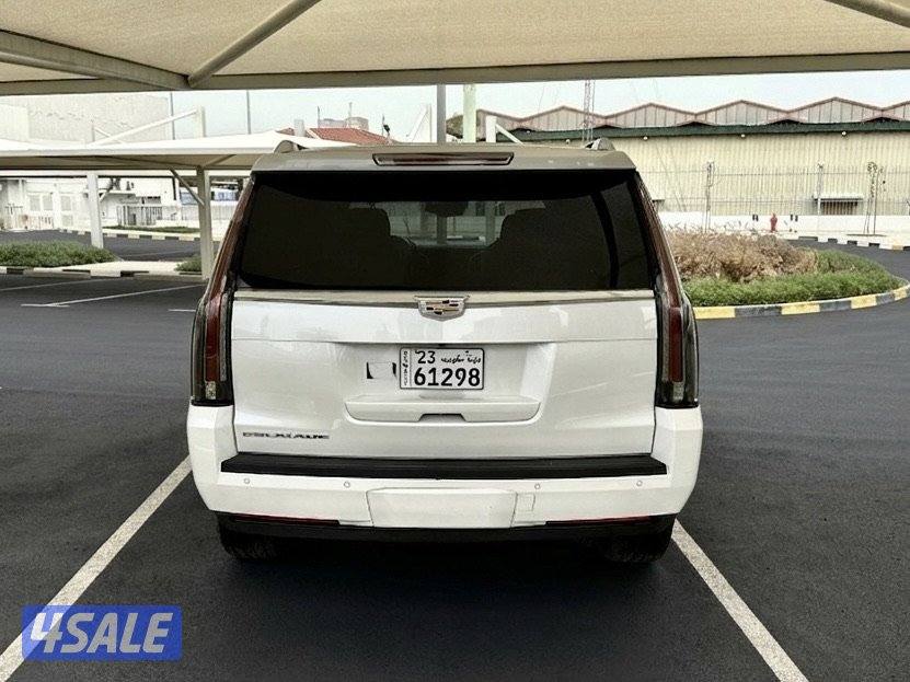 كاديلاك اسكاليد - الموديل:2016 - العداد1905