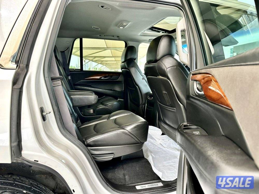 كاديلاك اسكاليد - الموديل:2016 - العداد1909