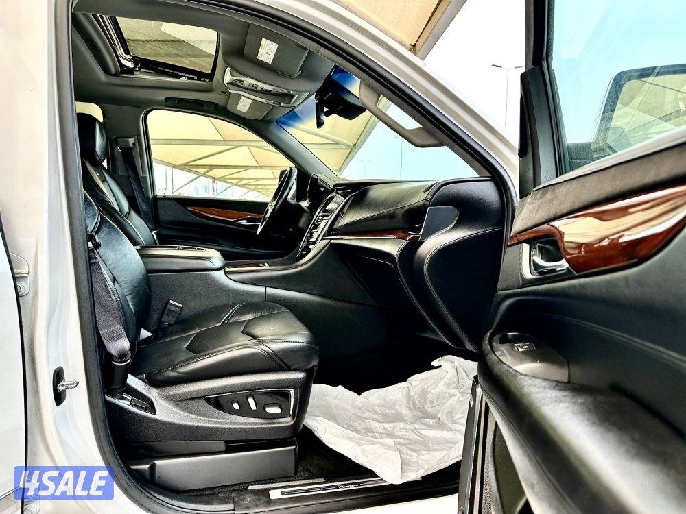 كاديلاك اسكاليد - الموديل:2016 - العداد1908