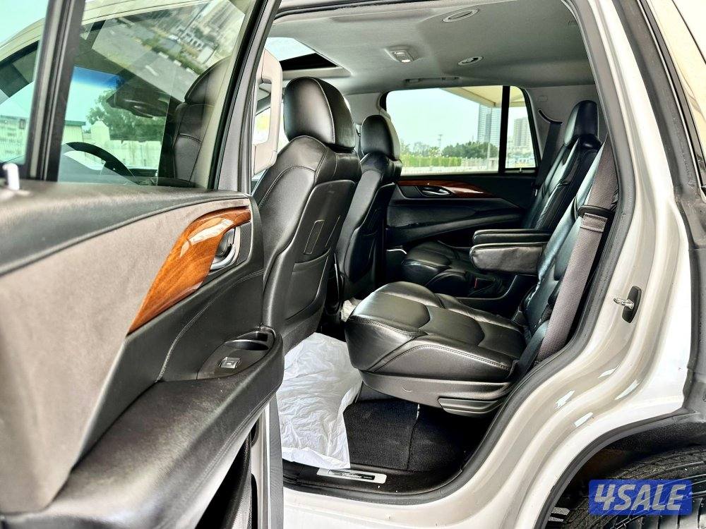 كاديلاك اسكاليد - الموديل:2016 - العداد19013