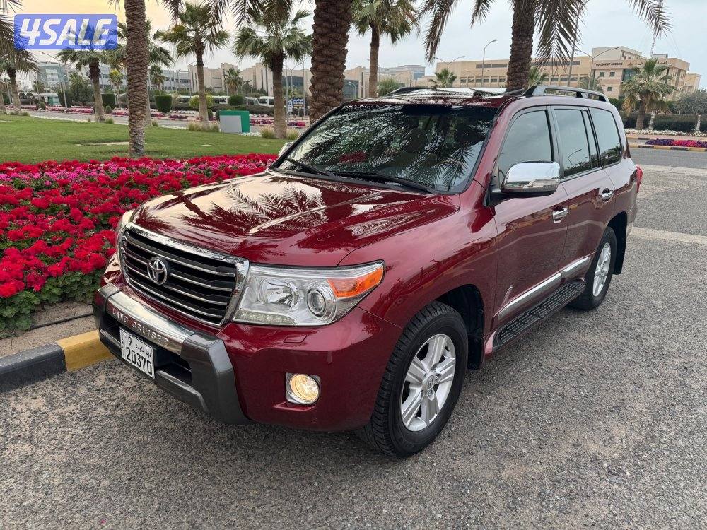 جيب لاندكروزر GXR مديل 2014 ماشي 198 نظيف جدا شرط الفحص0