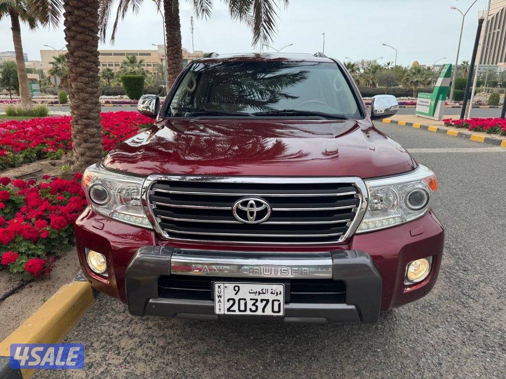 جيب لاندكروزر GXR مديل 2014 ماشي 198 نظيف جدا شرط الفحص1