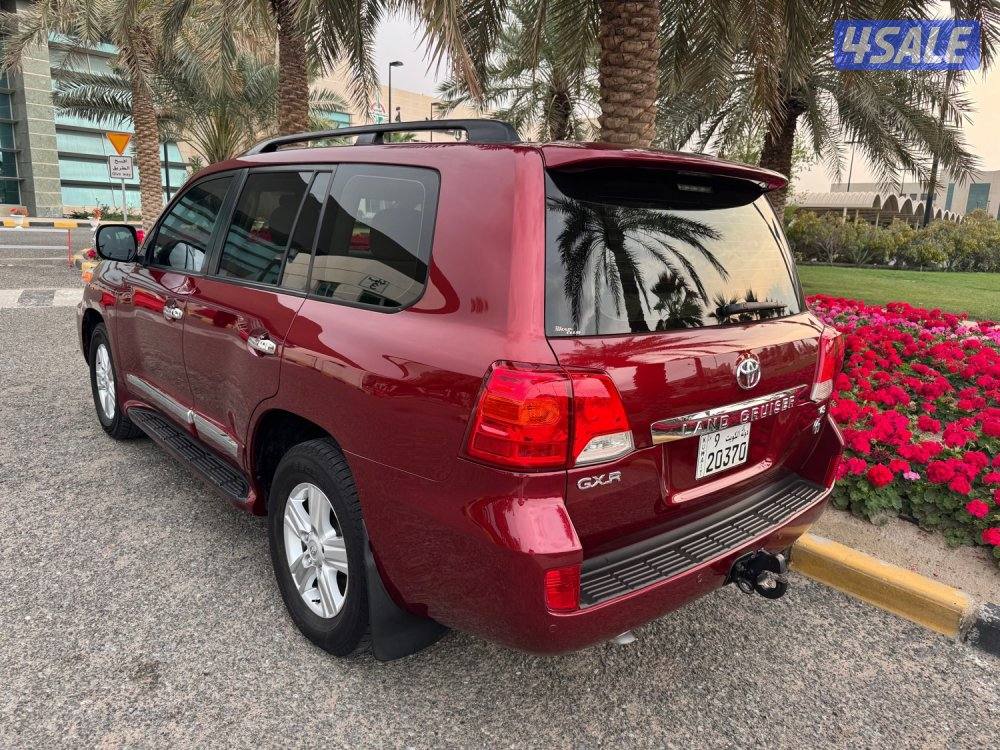 جيب لاندكروزر GXR مديل 2014 ماشي 198 نظيف جدا شرط الفحص3