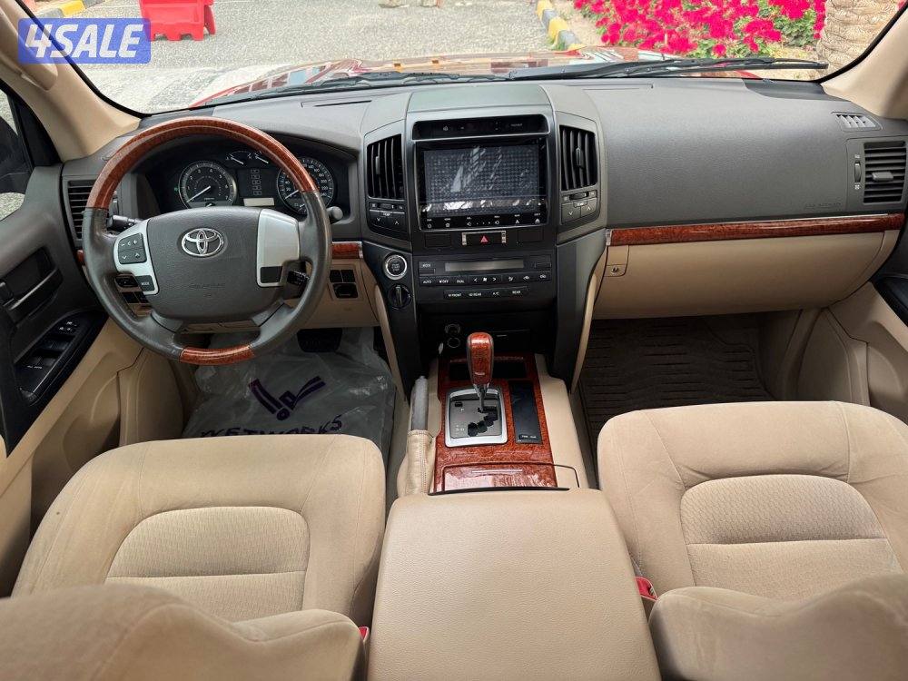 جيب لاندكروزر GXR مديل 2014 ماشي 198 نظيف جدا شرط الفحص7