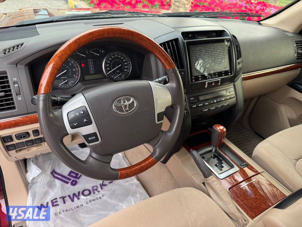 جيب لاندكروزر GXR مديل 2014 ماشي 198 نظيف جدا شرط الفحص6