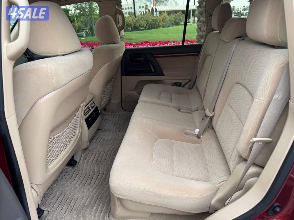 جيب لاندكروزر GXR مديل 2014 ماشي 198 نظيف جدا شرط الفحص8