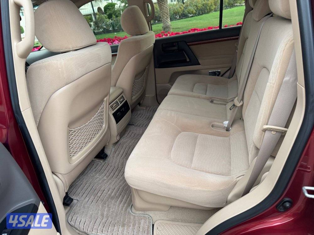 جيب لاندكروزر GXR مديل 2014 ماشي 198 نظيف جدا شرط الفحص9