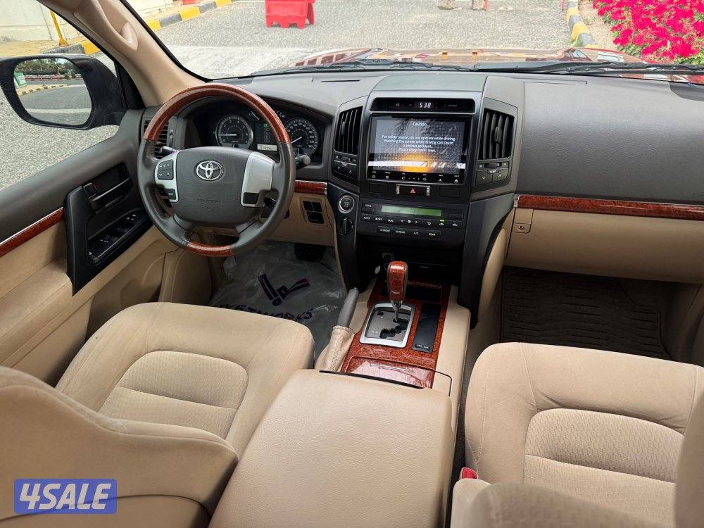 جيب لاندكروزر GXR مديل 2014 ماشي 198 نظيف جدا شرط الفحص10