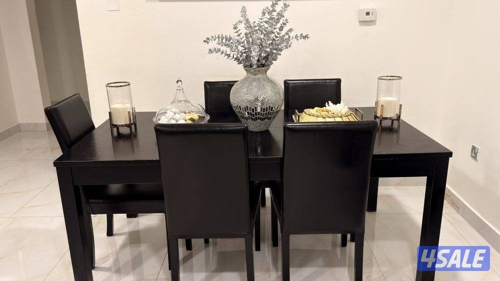 Black Table, 174cm/1.74m by 94cm/0.94m, could expand and has chairs3