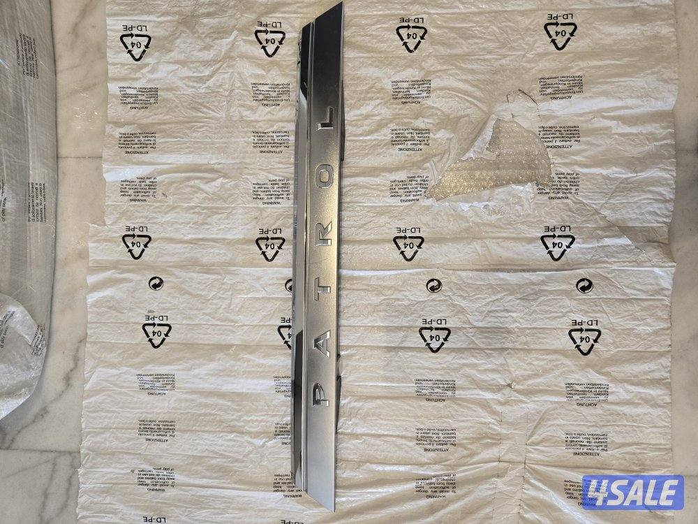 للبيع علامة باترول الشكل الجديد لدبه الخلفي0